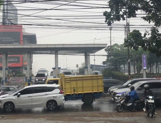 Bahagianya Warga Palembang Menyambut Hujan Setelah Dua Bulan Terbekap Asap Karhutla