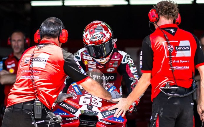 Pecahkan Rekor Lap Mandalika, Aprilia Sapu Bersih Top 3, Bagnaia Akhirnya Lolos Q2
