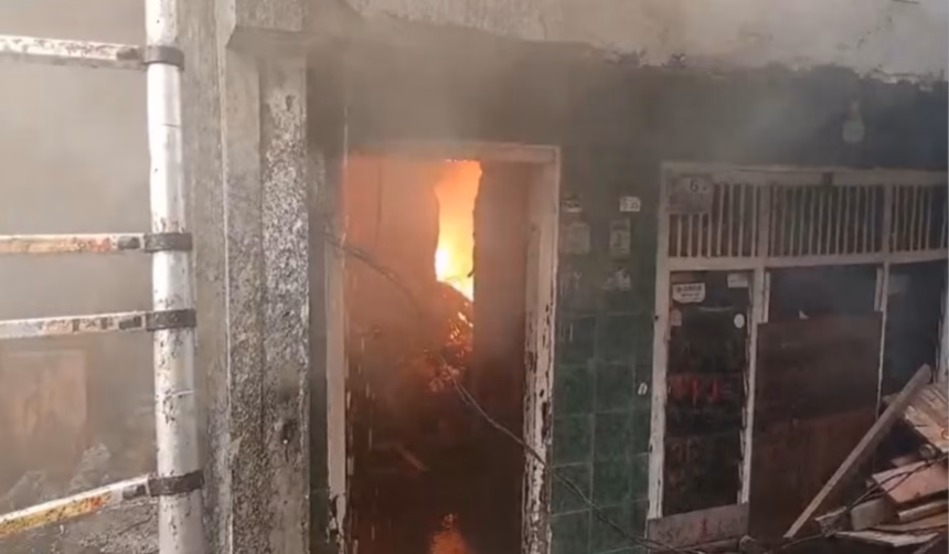 150 Rumah Hangus Terbakar di Penjaringan, Nenek dan Cucu Tewas, Petugas Damkar Tertimpa Balok