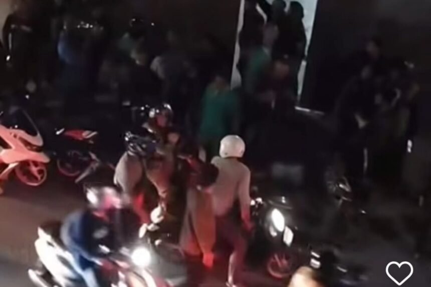 Pengendara Motor Selamat Tanpa Luka Serius Usai Terjun dari Ketinggian 15 Meter Flyover Pesing