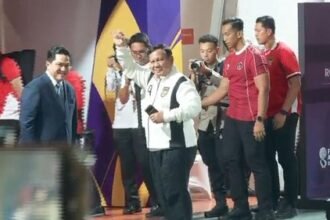 Pakai Jaket Garuda, Presiden Prabowo Saksikan Langsung Final Indonesia vs Thailand di GBK
