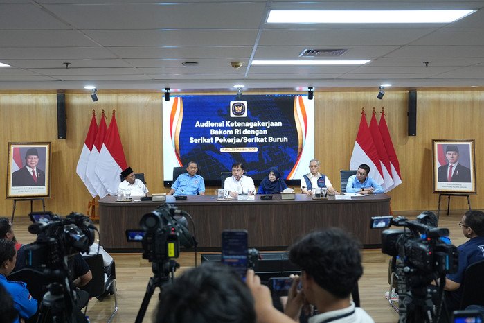 Kepala Bakom RI Syahganda Nainggolan mendengarkan aspirasi perwakilan buruh dan menyatakan akan meneruskannya kepada Presiden Prabowo Subianto serta kementerian atau lembaga terkait.