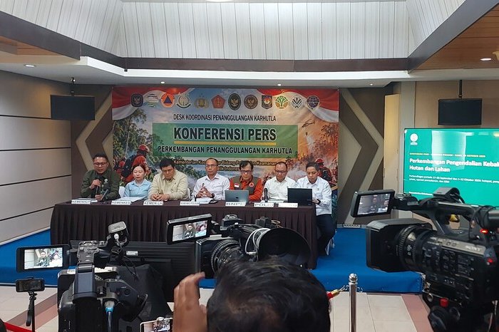 Polri menetapkan 223 tersangka individu dan sembilan korporasi dalam penanganan kasus karhutla hingga 13 Oktober 2026.