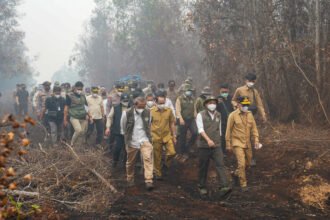 Penanganan karhutla 2026 melibatkan 69.190 personel, 16 pesawat Casa, dan 34 helikopter untuk memadamkan api di enam provinsi prioritas.