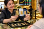 Harga emas Pegadaian Jumat, 30 Oktober 2026 turun serentak. UBS terkoreksi Rp23.000, Galeri24 Rp21.000, dan Antam Rp13.000 per gram.