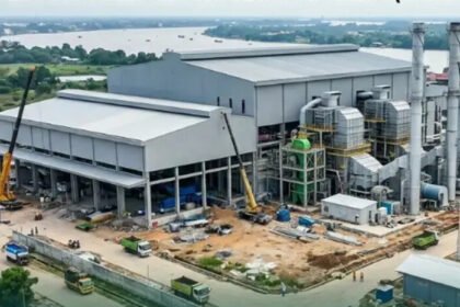 PSEL Palembang menghasilkan listrik 21,55 MW, melampaui target awal 20 MW. Fasilitas berkapasitas 1.100 ton sampah per hari ini ditargetkan diresmikan pada Desember 2026.