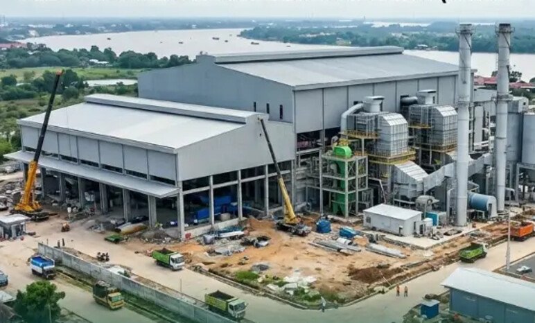 PSEL Palembang menghasilkan listrik 21,55 MW, melampaui target awal 20 MW. Fasilitas berkapasitas 1.100 ton sampah per hari ini ditargetkan diresmikan pada Desember 2026.