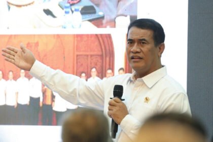 Mentan Amran Sulaiman menegaskan pemerintah akan menindak perantara yang terbukti mengambil keuntungan tidak wajar dan merugikan peternak maupun konsumen.