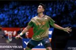 Alwi Farhan menyingkirkan Jonatan Christie dua gim langsung dan melaju ke perempat final Denmark Open 2026 untuk menghadapi Anders Antonsen.