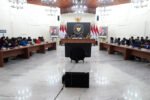 Mahasiswa peserta Indonesia Future Leaders Summit 2026 menyampaikan aspirasi kepada Kepala Bakom RI Syahganda Nainggolan dan Menteri Koperasi Fery Juliantono mengenai transparansi komunikasi pemerintah, dashboard isu nasional, KDKMP, dan dampak karhutla.