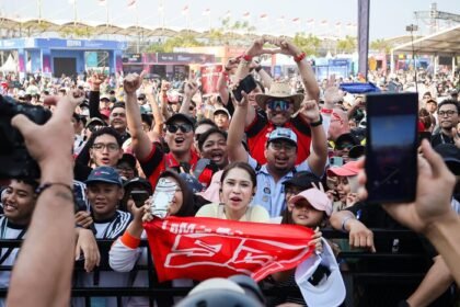 Seluruh tiket MotoGP Mandalika 2026 ludes terjual pada 9–11 Oktober 2026, memperkuat potensi wisata olahraga, pemberdayaan generasi muda, dan pertumbuhan ekonomi lokal di NTB.
