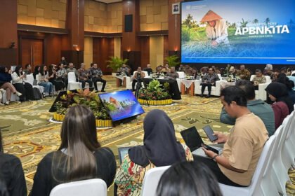 Menkeu Suahasil Nazara mewaspadai kenaikan harga cabai, beras, daging ayam, dan telur di tengah ancaman El Niño. Inflasi pangan bergejolak tercatat 5,03 persen secara tahunan pada September 2026.