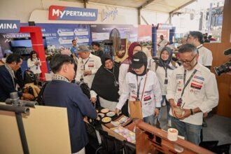 Puluhan UMKM binaan Pertamina memanfaatkan ajang MotoGP Mandalika 2026 untuk memperkenalkan produk lokal dan memperluas peluang bisnis.