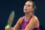 Aryna Sabalenka melaju ke babak ketiga China Open 2026 setelah menang meyakinkan atas Renata Zarazua dalam dua set langsung.
