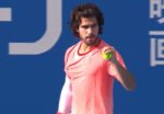 Carlos Alcaraz lolos ke perempat final Japan Open 2026 setelah mengalahkan Matteo Arnaldi melalui drama tie-break set pertama.