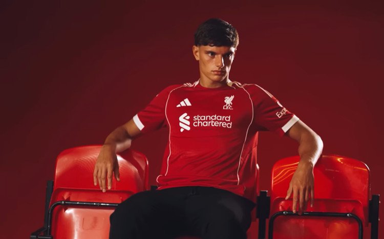 Juventus mulai membidik Giovanni Leoni setelah Liverpool merekrut bek muda Italia tersebut dari Parma pada 2025.