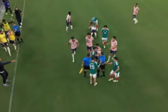 Amerika Serikat menang 3-0 atas Meksiko dalam laga panas yang diwarnai kartu merah Mateo Chavez setelah menampar Sebastian Berhalter.