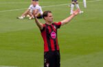Chelsea masih memimpin perburuan Alex Scott setelah gelandang Bournemouth itu tampil gemilang bersama Inggris, sementara Real Madrid mulai ikut mengawasi situasinya.