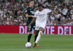 Kylian Mbappe kembali ke Real Madrid setelah cedera bersama Prancis, sementara unggahan misteriusnya memicu spekulasi terkait komentar Jose Mourinho.