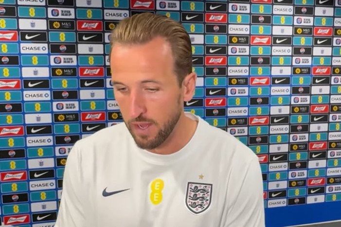 Harry Kane memutuskan bertahan di Bayern Munich setelah Barcelona mengincarnya untuk musim depan, sementara Blaugrana kini membidik Erling Haaland.