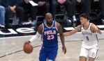 LeBron James mencetak 10 poin dalam debut pramusim bersama Philadelphia 76ers melawan Brooklyn Nets, dengan kontribusi lima assist, empat rebound, dan satu steal.