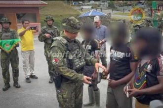 Kontak tembak TNI dan OPM di Sungai Frambu, Maybrat, Papua Barat Daya, menyebabkan tiga anggota kelompok bersenjata dilaporkan terkena tembakan, sementara dua orang masih dalam pencarian.