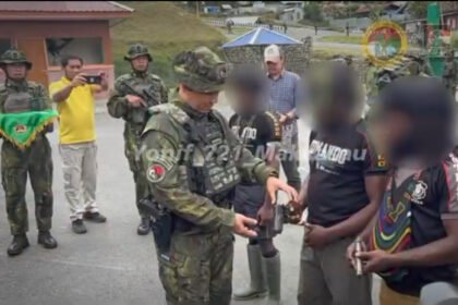 Kontak tembak TNI dan OPM di Sungai Frambu, Maybrat, Papua Barat Daya, menyebabkan tiga anggota kelompok bersenjata dilaporkan terkena tembakan, sementara dua orang masih dalam pencarian.