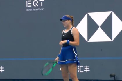 Mirra Andreeva memastikan tiket final China Open 2026 setelah mengalahkan Nikola Bartunkova dua set langsung dengan skor 6-2, 6-2 di Beijing, Sabtu (10/10/2026).