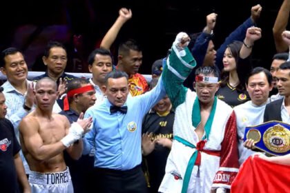 Petinju Indonesia Daud Yordan meraih gelar ABF Diamond setelah menang angka atas petinju Filipina Adore Torres di GOR Terpadu, Pontianak, Sabtu (10/10/2026).