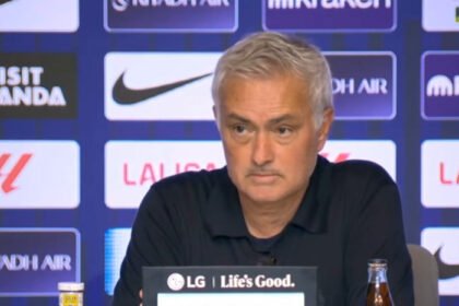 Mantan wasit Iturralde Gonzalez menuding adanya strategi untuk meningkatkan tekanan terhadap wasit menjelang El Clasico yang melibatkan Real Madrid dan Barcelona.