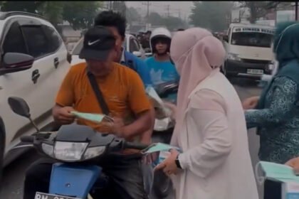 Kemenkes mengerahkan 2.106 tenaga kesehatan dan menyalurkan sekitar tiga juta masker setelah kasus ISPA akibat dampak karhutla tercatat mencapai 277.075 hingga 12 Oktober 2026.