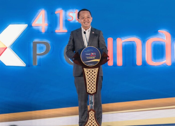 Bahlil Lahadalia menargetkan ekspor nikel Indonesia mencapai US$45 miliar pada 2026 melalui penguatan hilirisasi.