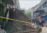 Ledakan gudang penyimpanan buah Pasar Cimanggis, Tangerang Selatan, menewaskan dua orang dan melukai sebelas lainnya. Polisi mengerahkan tim DVI untuk mengidentifikasi korban dan menyelidiki penyebab ledakan yang dipastikan bukan berasal dari bom.