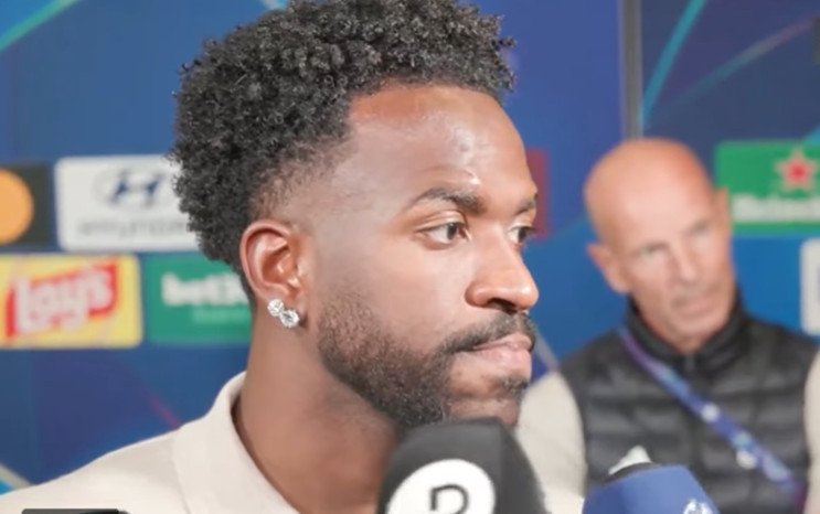 Vinicius Junior buka suara setelah diganti Jose Mourinho saat Real Madrid bangkit mengalahkan AS Roma 4-3 di Liga Champions 2026/2027, dengan Endrick menjadi pemain terbaik pertandingan.