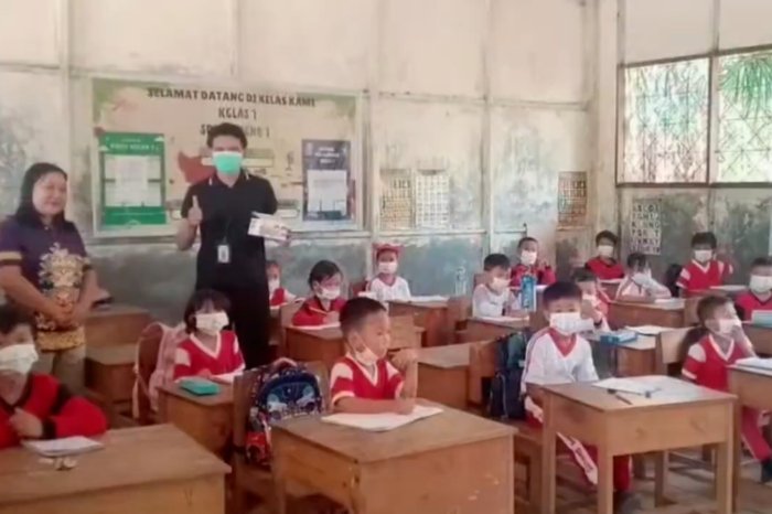 Kemenkes mengimbau warga di wilayah terdampak karhutla membatasi aktivitas luar ruangan dan menggunakan masker untuk mengurangi paparan asap.