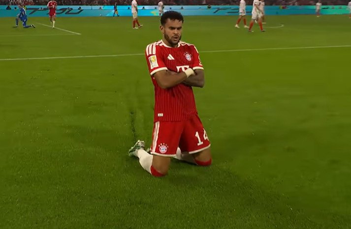 Luis Diaz merayakan gol dalam kemenangan Bayern Muenchen 6-1 atas RB Leipzig pada pekan keenam Bundesliga 2026/2027.