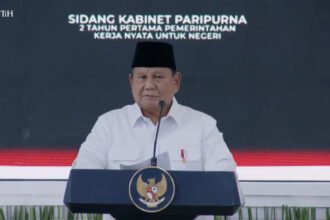 Presiden Prabowo menyoroti konflik geopolitik, persaingan ekonomi, perubahan cuaca, dan ancaman bencana saat membuka sidang kabinet dua tahun pemerintahan.