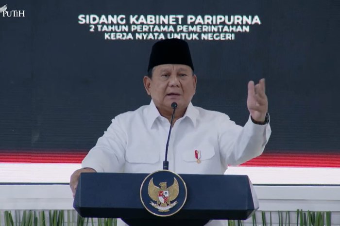 Prabowo Subianto menargetkan pengurangan impor BBM melalui biodiesel B50 dan bioetanol E50, dengan tahapan pengembangan energi alternatif hingga 2030.