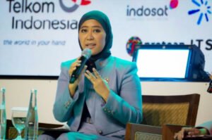 Menkomdigi Meutya Hafid membantah pemerintah meminta penghapusan konten karhutla di platform digital dan menegaskan pentingnya informasi masyarakat untuk mendukung penanganan kebakaran hutan dan lahan.
