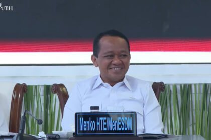 Bahlil Lahadalia memastikan pemerintah berkomitmen mempertahankan harga BBM bersubsidi hingga akhir 2026 meskipun harga minyak mentah dunia meningkat.