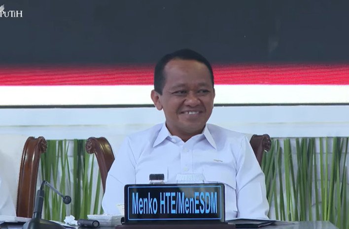 Bahlil Lahadalia memastikan pemerintah berkomitmen mempertahankan harga BBM bersubsidi hingga akhir 2026 meskipun harga minyak mentah dunia meningkat.