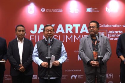 Pemprov DKI Jakarta memberikan keringanan pajak 50 persen untuk kegiatan perfilman guna menekan biaya produksi dan mendorong Jakarta menjadi pusat industri film serta ekonomi kreatif Indonesia.