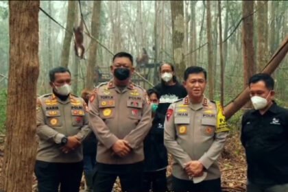 Baharkam Polri mengerahkan tim SAR ke Kalimantan Tengah untuk memperkuat kesiapan evakuasi orangutan dan melindungi satwa liar dari ancaman karhutla serta kabut asap.