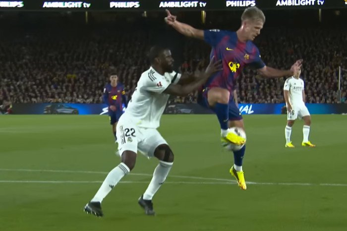 Dani Olmo menjadi salah satu pemain Barcelona yang harus absen saat menghadapi Real Madrid dalam El Clasico.