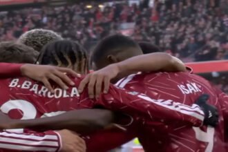 Liverpool mengalahkan Brighton 2-0 di Anfield melalui gol bunuh diri Pascal dan gol Alexander Isak, sekaligus memperpanjang tren kemenangan menjadi empat laga beruntun.