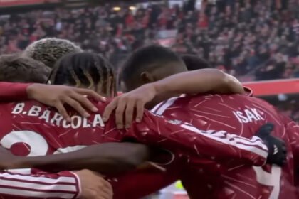 Liverpool mengalahkan Brighton 2-0 di Anfield melalui gol bunuh diri Pascal dan gol Alexander Isak, sekaligus memperpanjang tren kemenangan menjadi empat laga beruntun.