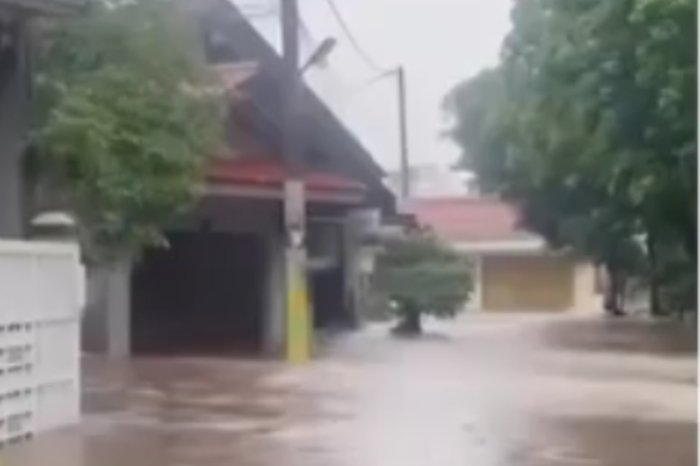 Banjir Cibinong merendam 113 rumah dan berdampak pada 205 jiwa setelah tanggul Kali Sugu Tamu jebol akibat hujan deras, Minggu (25/10/2026).