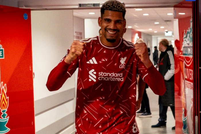 Liverpool berpeluang mempermanenkan Ronald Araujo dari Barcelona dengan klausul 61,6 juta dolar AS atau sekitar Rp1,12 triliun setelah penampilan impresifnya di Anfield.
