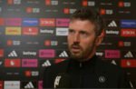 Michael Carrick tetap menangani Manchester United saat menghadapi Chelsea pada 31 Oktober 2026 setelah kekalahan 0-3 dari Bournemouth.