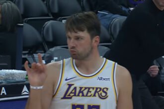 Luka Doncic bukan cuma tajam mencetak poin! Reggie Miller menyoroti usaha bertahannya saat Lakers menghadapi Trail Blazers.